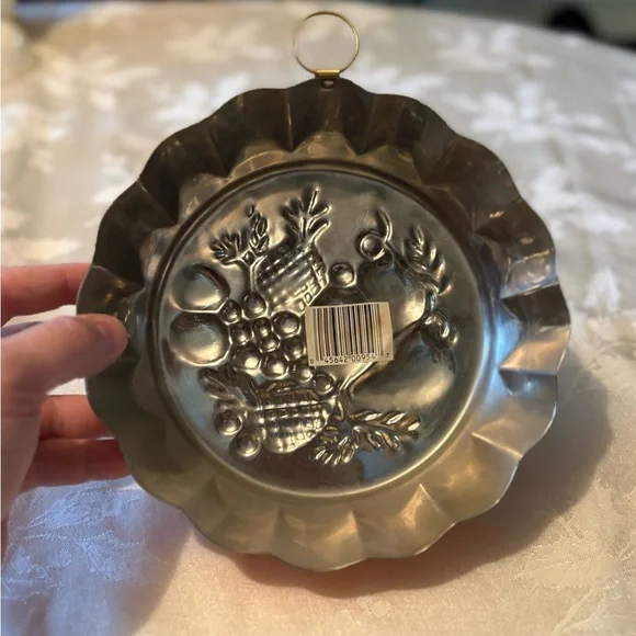 Vintage Copper Mold for Home Kitchen - Picture 5 of 5